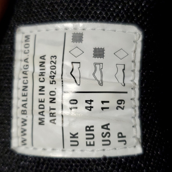 Balenciaga - Picture 7 of 9